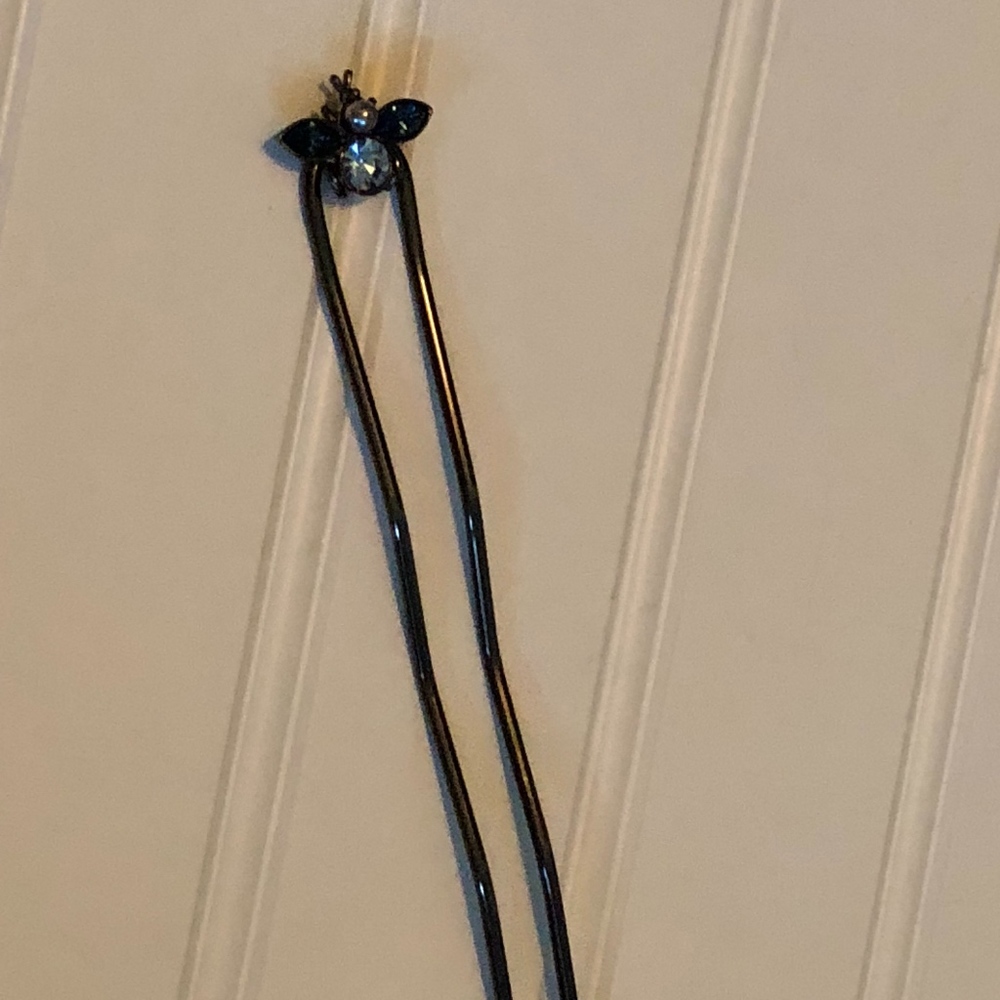 BEAUTIFUL JEWELED DARK METAL HAIR PICK